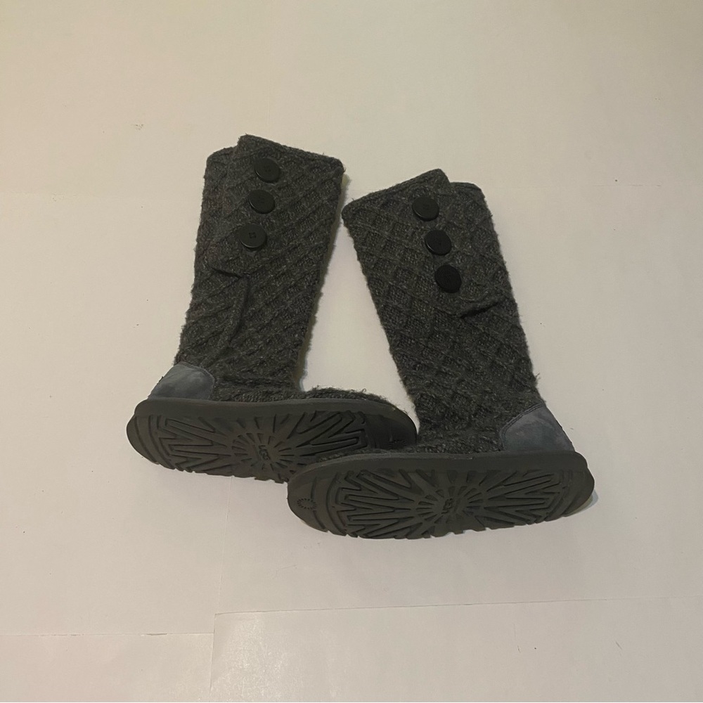 Ugg Australia gray sweater boots, size 6